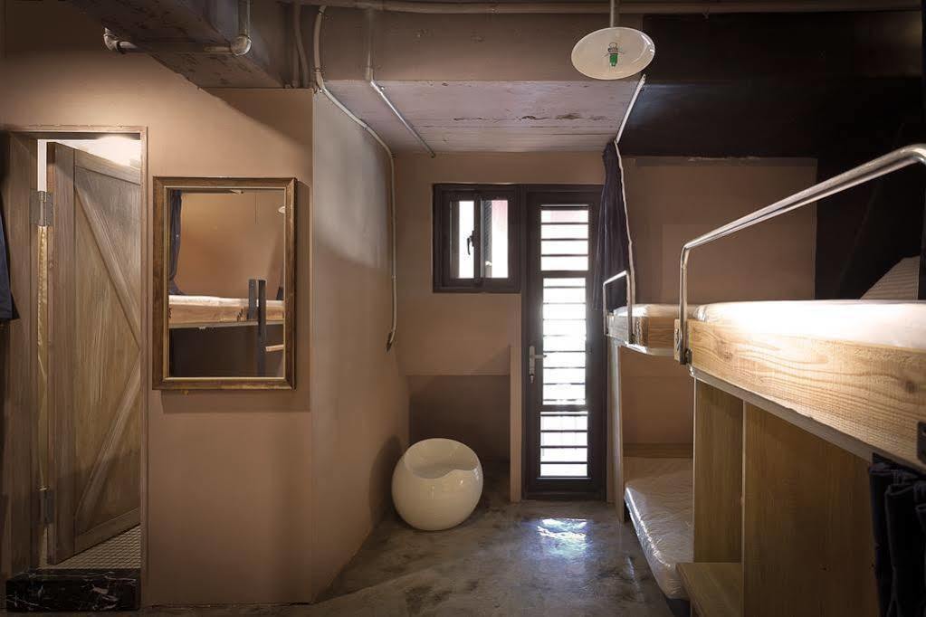 Ximen Wow Hostel Тайпей Екстериор снимка